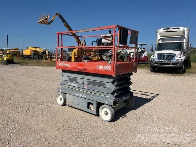 SkyJack SJ4632 가위형 리프트