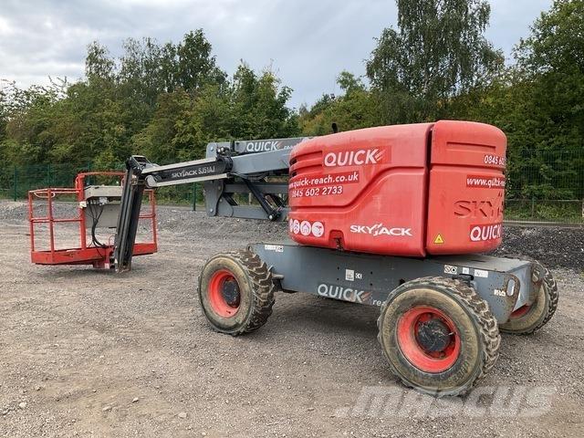 SkyJack SJ51AJ 관절형 전동이동 리프트