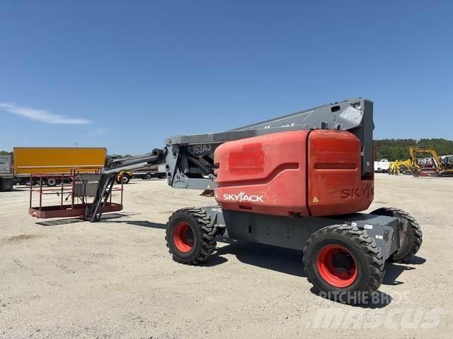 SkyJack SJ63AJ 관절형 전동이동 리프트