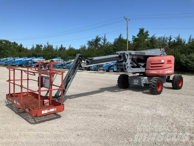 SkyJack SJ63AJ 관절형 전동이동 리프트