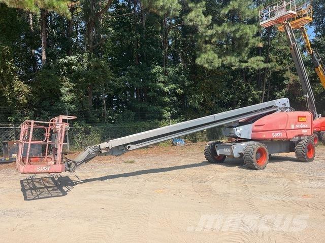 SkyJack SJ82T 견인식 전동이동 리프트