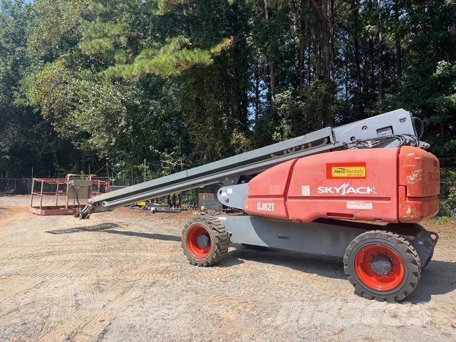 SkyJack SJ82T 견인식 전동이동 리프트