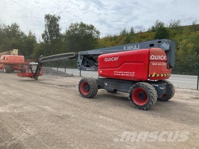 SkyJack SJ85AJ 관절형 전동이동 리프트