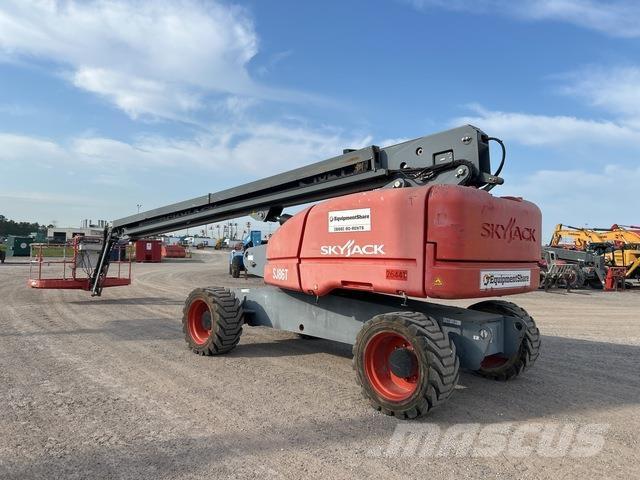 SkyJack SJ86T 견인식 전동이동 리프트