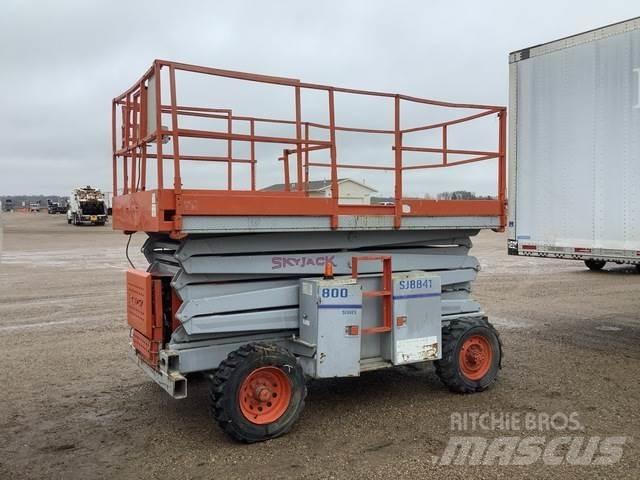 SkyJack SJ8841 가위형 리프트