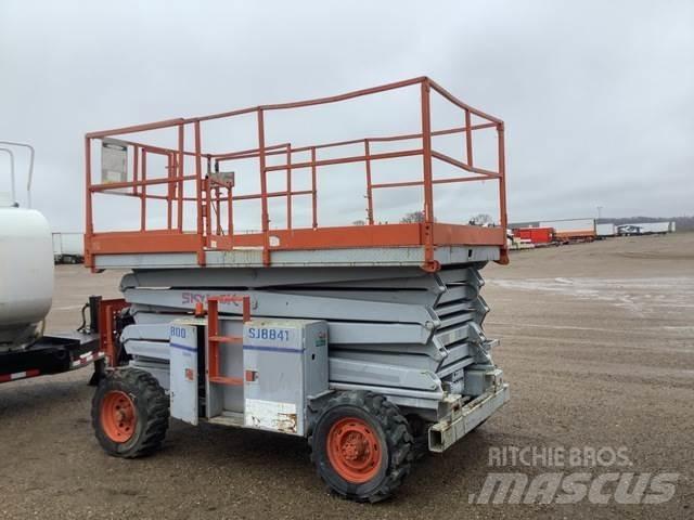 SkyJack SJ8841 가위형 리프트