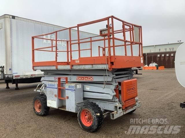 SkyJack SJ8841 가위형 리프트