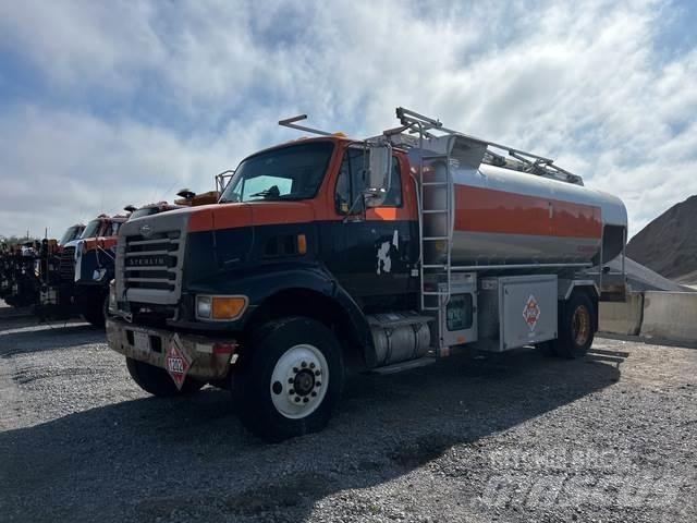 Sterling L7500 탱커 트럭