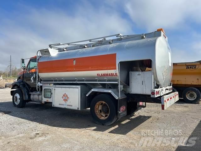 Sterling L7500 탱커 트럭