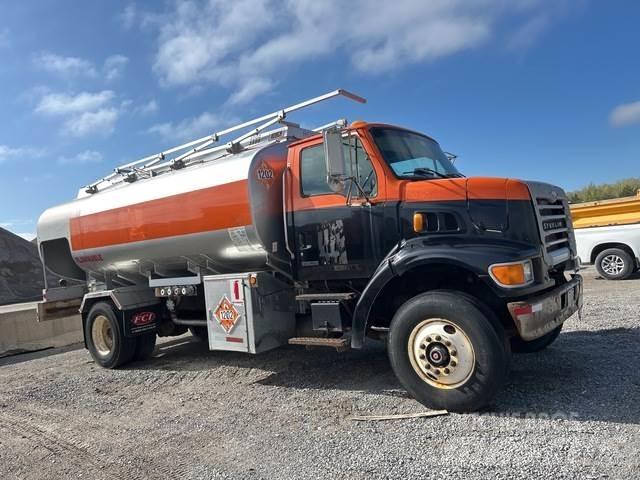 Sterling L7500 탱커 트럭