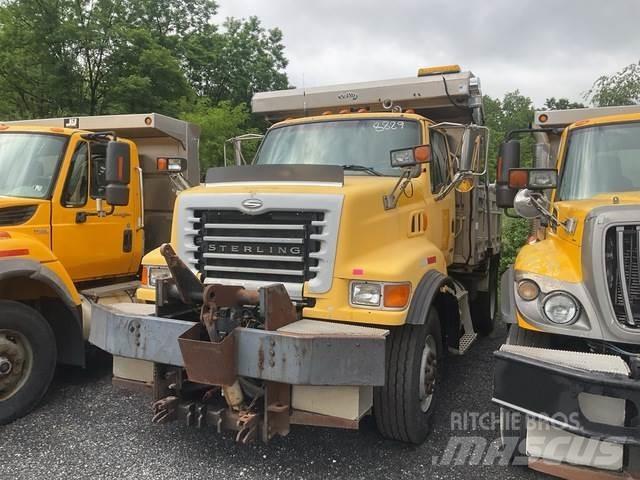 Sterling L8500 제설 블레이드 및 제설기