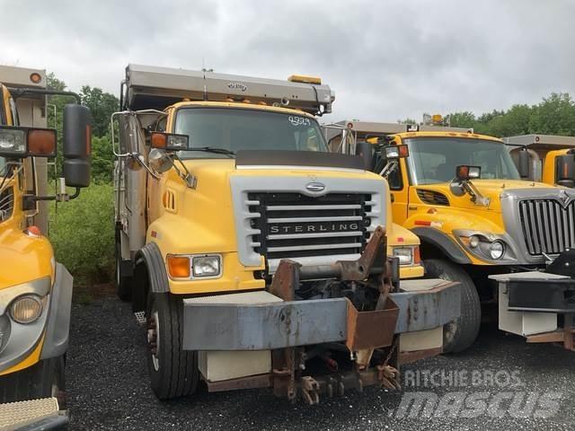 Sterling L8500 제설 블레이드 및 제설기