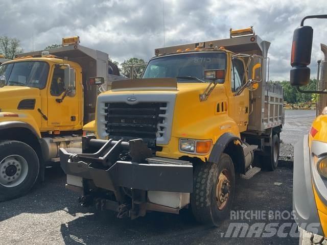 Sterling L8500 제설 블레이드 및 제설기