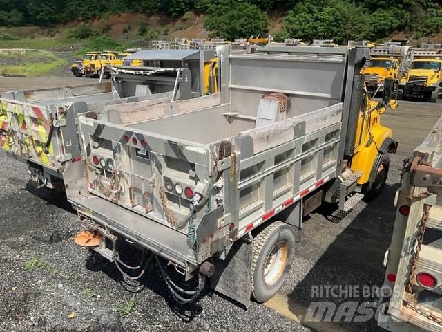 Sterling L8500 제설 블레이드 및 제설기