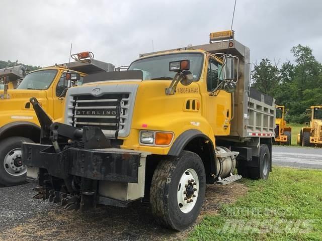 Sterling L8500 제설 블레이드 및 제설기