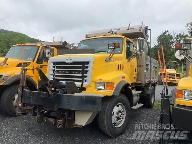 Sterling L8500 제설 블레이드 및 제설기