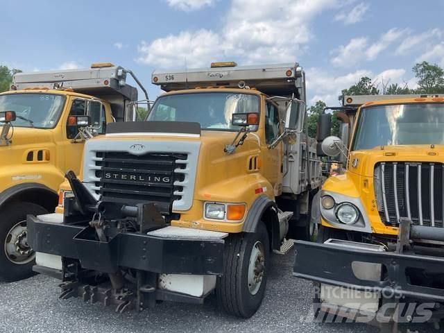 Sterling L8500 제설 블레이드 및 제설기