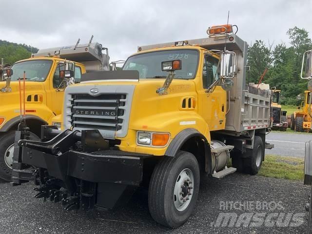 Sterling L8500 제설 블레이드 및 제설기
