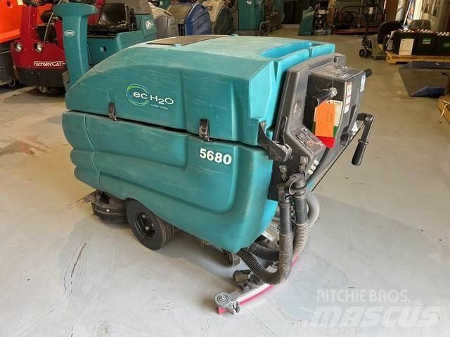 Tennant 5680 습식 청소차
