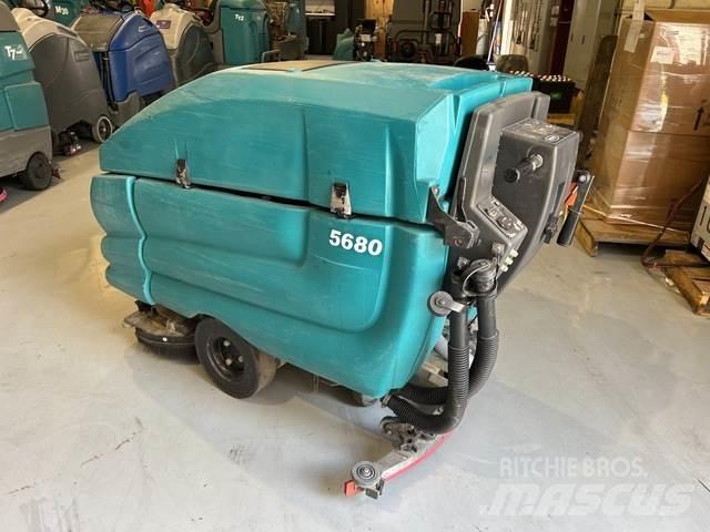 Tennant 5680 습식 청소차