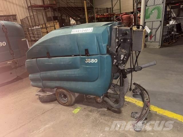 Tennant 5680 습식 청소차