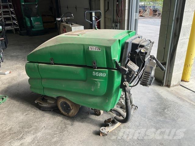 Tennant 5680 습식 청소차