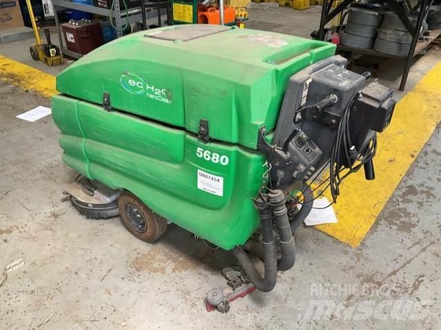 Tennant 5680E 습식 청소차