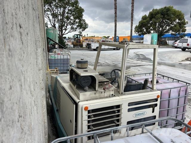 Tennant 800 실내 청소기