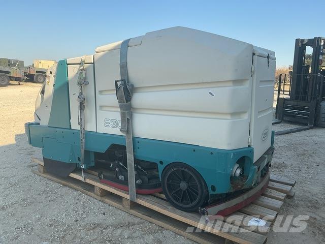 Tennant 8300 습식 청소차