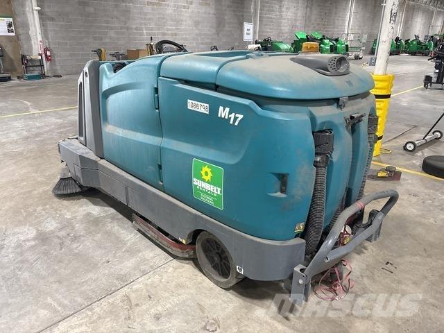 Tennant M17 습식 청소차