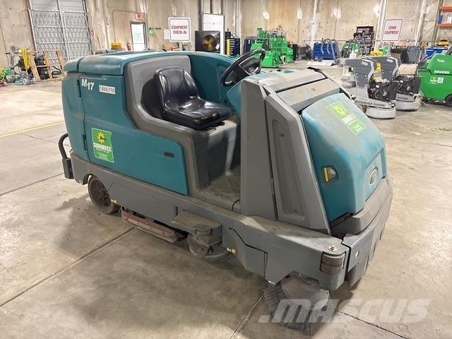 Tennant M17 습식 청소차