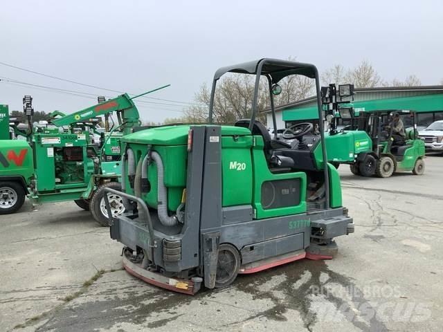 Tennant M20 습식 청소차