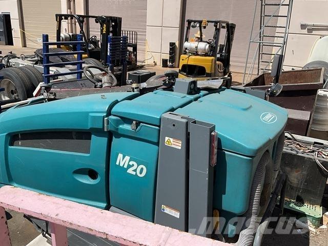 Tennant M20 습식 청소차