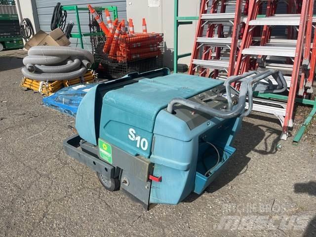Tennant S10 실내 청소기