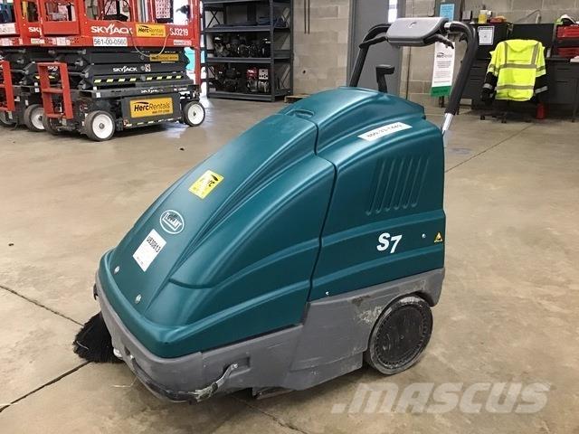 Tennant S7 실내 청소기