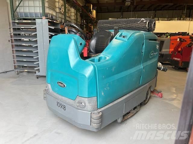 Tennant T17 습식 청소차