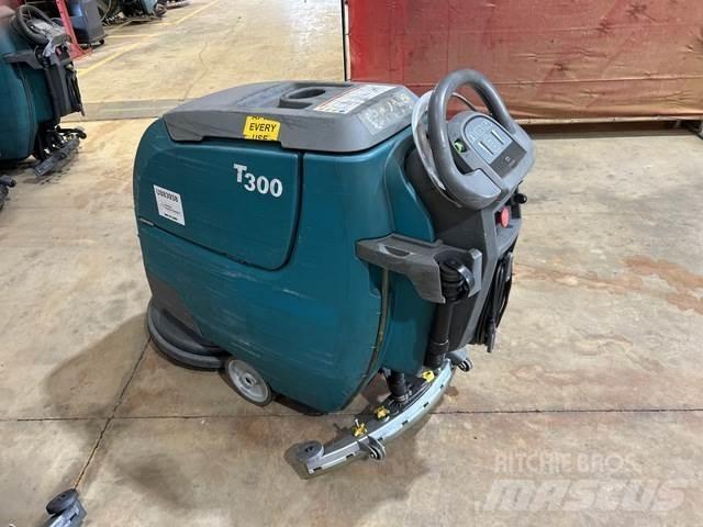Tennant T300 습식 청소차