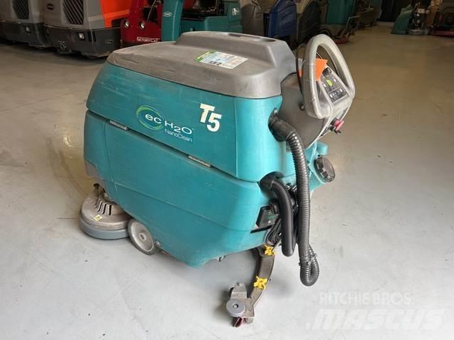 Tennant T5 습식 청소차