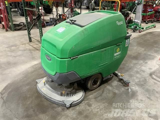 Tennant T600E 습식 청소차