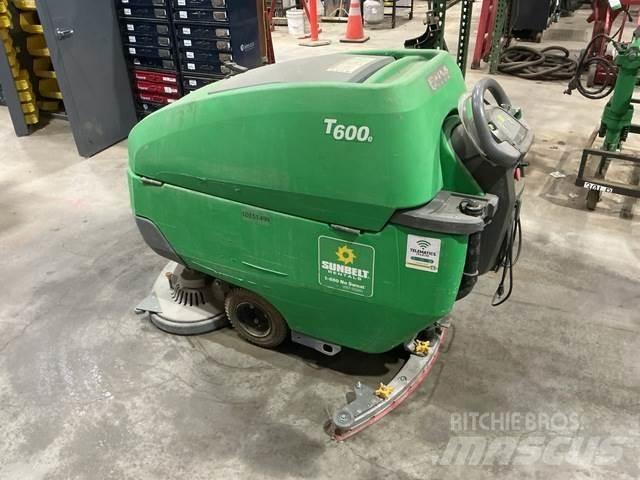 Tennant T600E 습식 청소차