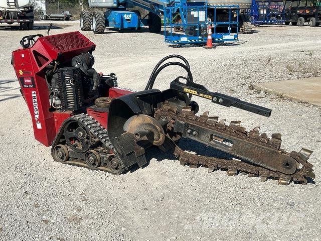 Toro TRX-250 트렌처