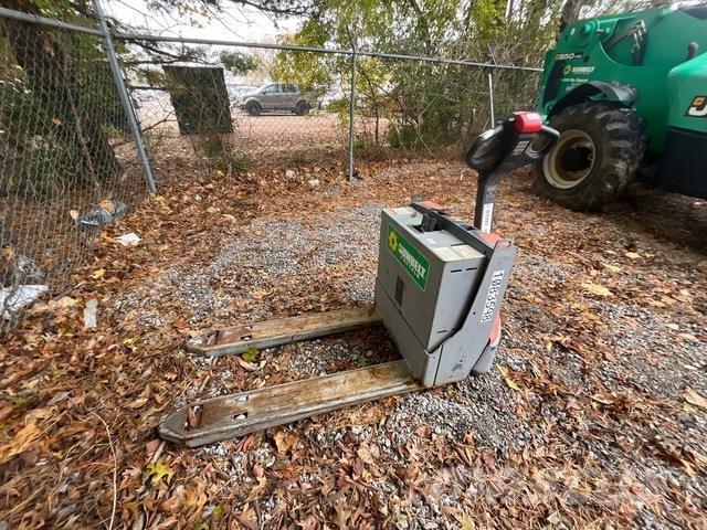 Toyota 8HBW23 핸드파레트 트럭