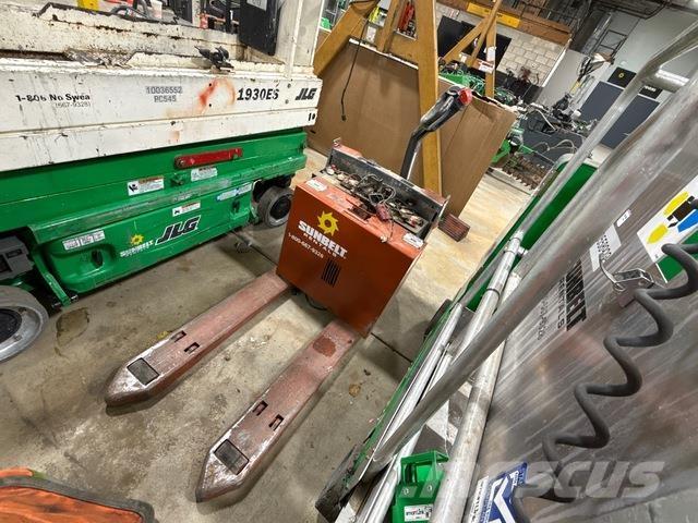 Toyota 8HBW23 핸드파레트 트럭