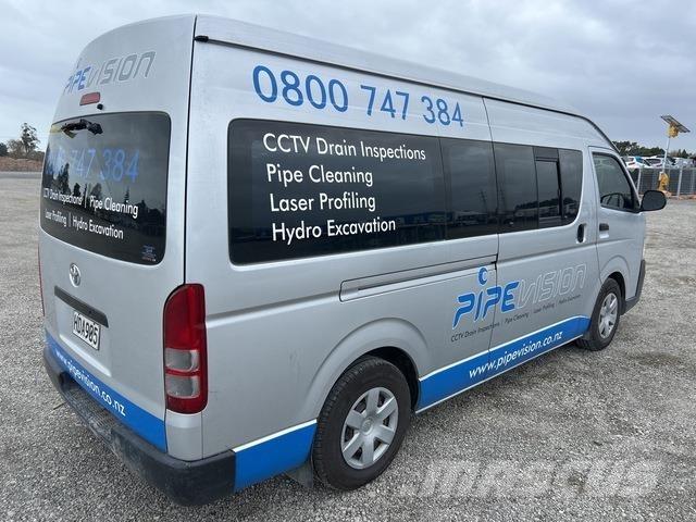 Toyota HiAce 패널 화물차