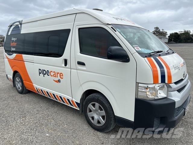 Toyota HiAce 패널 화물차