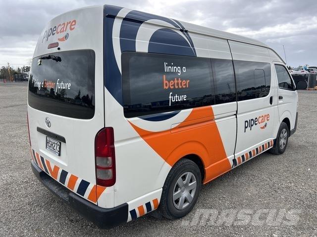 Toyota HiAce 패널 화물차