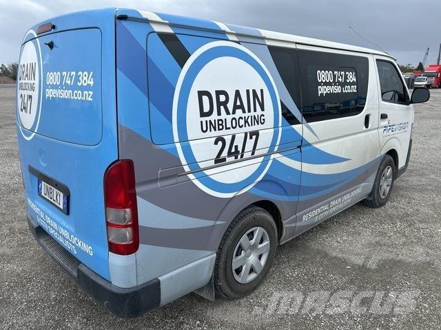 Toyota HiAce 패널 화물차