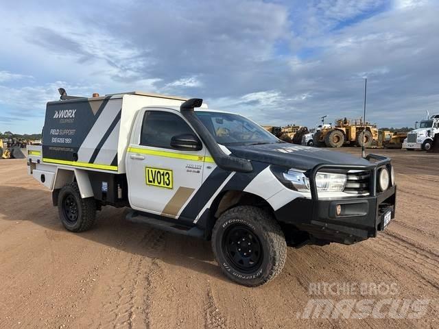 Toyota HiLux 픽업/드롭사이드