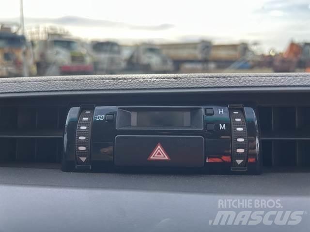 Toyota HiLux 픽업/드롭사이드