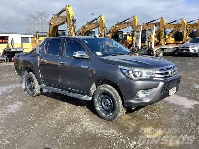 Toyota HiLux 픽업/드롭사이드